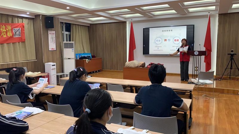 企业如何通过定制化入职内训提升员工胜任力？**